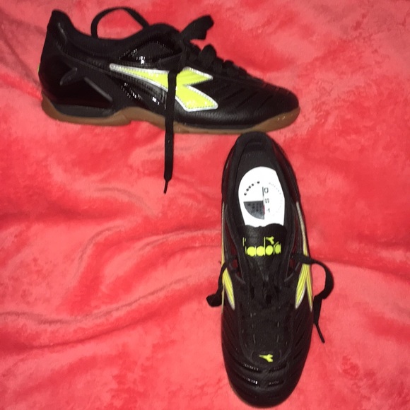 diadora men's indoor soccer shoes